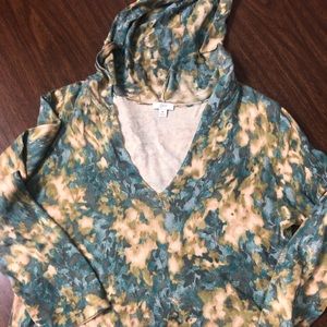 J. JILL ivory blue green floral vneck hooded